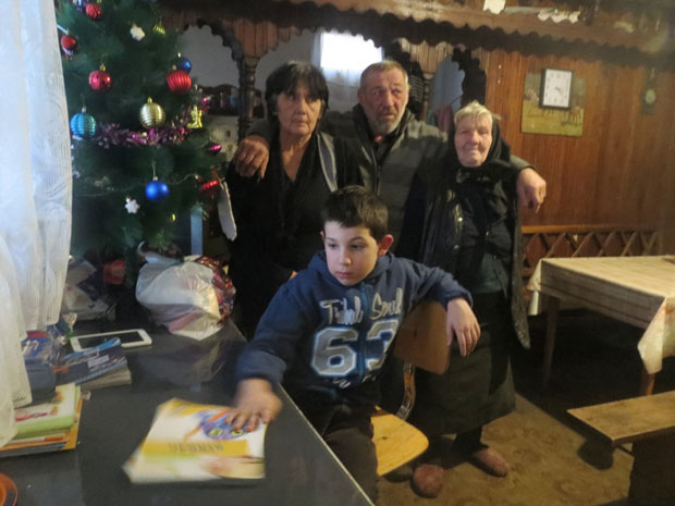 ПОМОЗИТЕ ДЕЧАКУ КОЈИ ЖИВИ У СИРОМАШТВУ БЕЗ РОДИТЕЉА: Мирко (7) сања своју собу